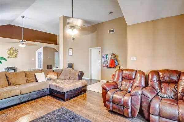 8635 Spring Green DR, Houston, TX 77095