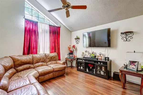 8631 Spring Green DR, Houston, TX 77095