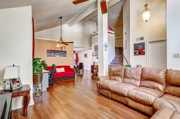 8631 Spring Green DR, Houston, TX 77095