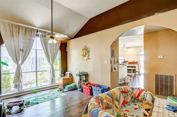 8635 Spring Green DR, Houston, TX 77095