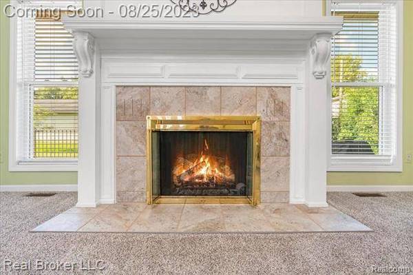 685 E LOVELL Drive, Troy, MI 48085