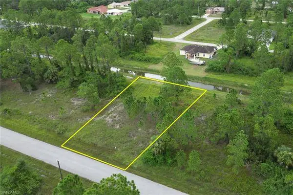 1233 Cordoba St E, Lehigh Acres, FL 33974