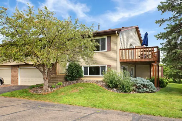 10390 Balsam LN, Eden Prairie, MN 55347