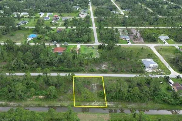 1233 Cordoba St E, Lehigh Acres, FL 33974