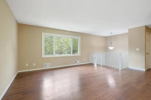 10390 Balsam LN, Eden Prairie, MN 55347