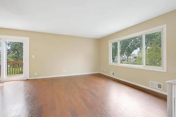 10390 Balsam LN, Eden Prairie, MN 55347