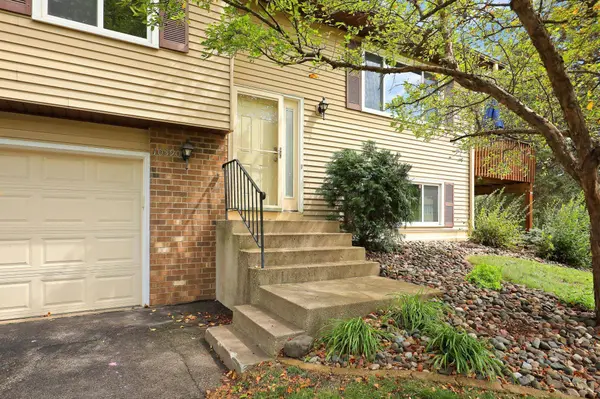 10390 Balsam LN, Eden Prairie, MN 55347