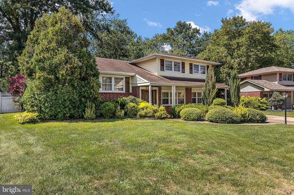 1233 IPSWICH DR, Wilmington, DE 19808