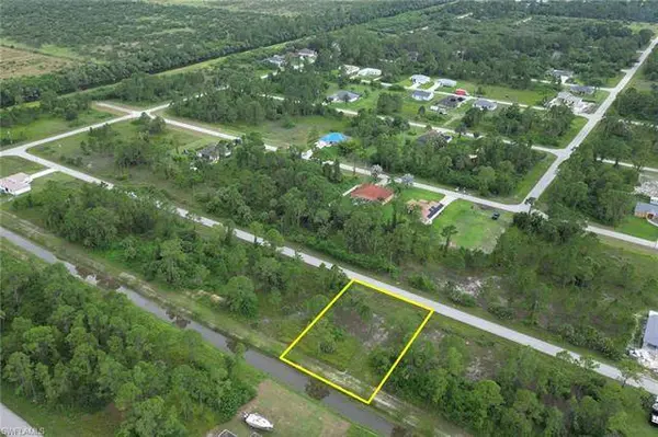 1233 Cordoba St E, Lehigh Acres, FL 33974