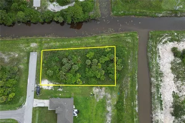 472 Genoa AVE S, Lehigh Acres, FL 33974