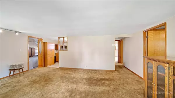 303 E Washington ST, Yorkville, IL 60560