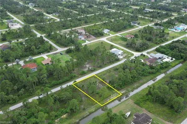 1233 Cordoba St E, Lehigh Acres, FL 33974