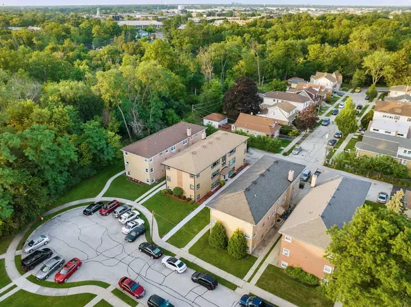 6925 N Rosemary Lane, Niles, IL 60714