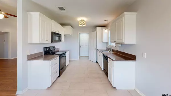 11289 Twin Spires Dr, Flint, TX 75762