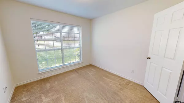 11289 Twin Spires Dr, Flint, TX 75762