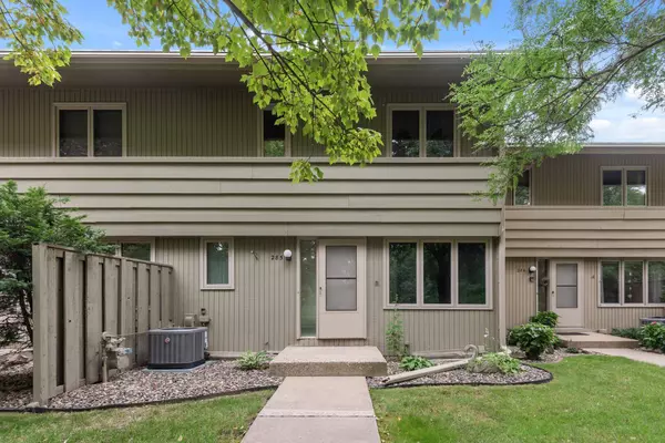 285 Windsor LN, New Brighton, MN 55112