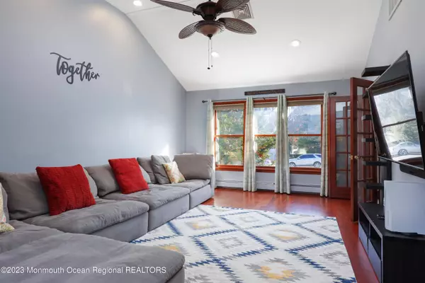 100 Ridge Drive, Toms River, NJ 08753