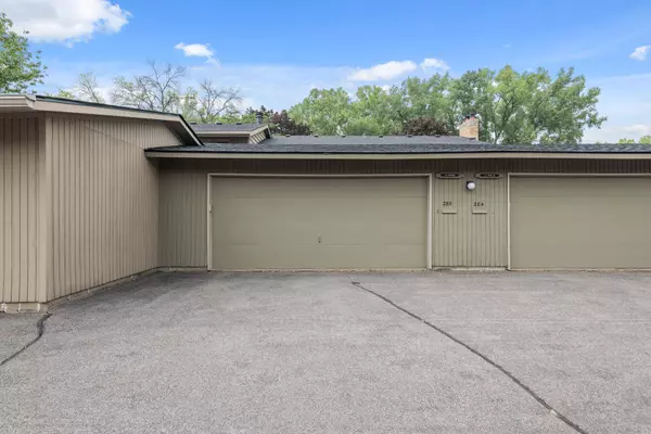 285 Windsor LN, New Brighton, MN 55112