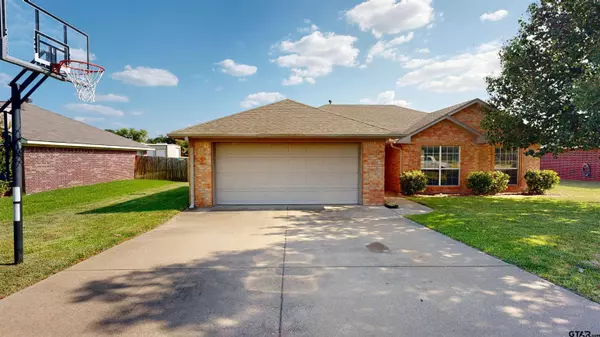 11289 Twin Spires Dr, Flint, TX 75762