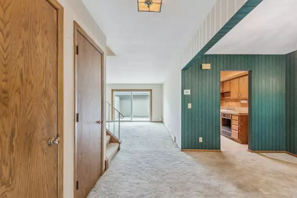 285 Windsor LN, New Brighton, MN 55112