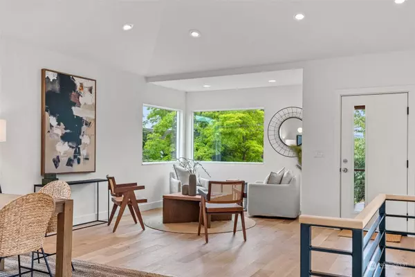 800 32nd AVE, Seattle, WA 98122