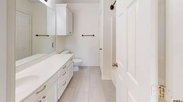 11289 Twin Spires Dr, Flint, TX 75762