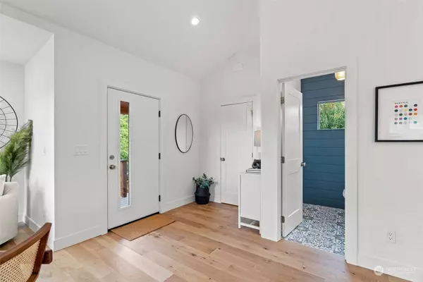 800 32nd AVE, Seattle, WA 98122