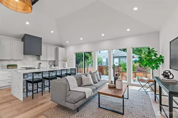 800 32nd AVE, Seattle, WA 98122