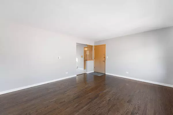 6925 N Rosemary Lane, Niles, IL 60714