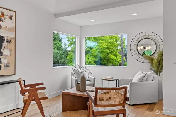 800 32nd AVE, Seattle, WA 98122