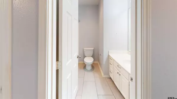 11289 Twin Spires Dr, Flint, TX 75762