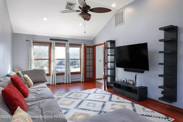 100 Ridge Drive, Toms River, NJ 08753