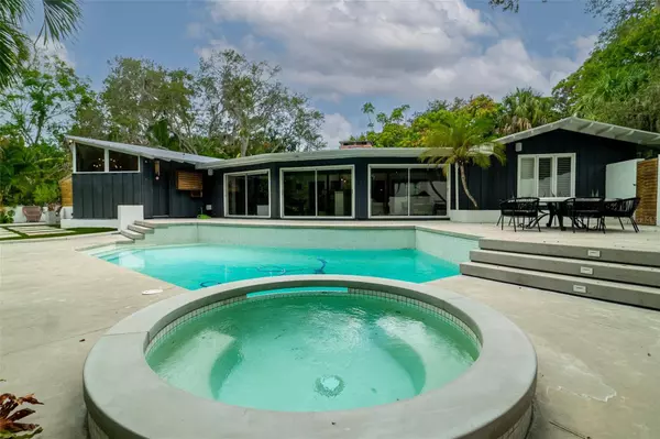 4144 SWIFT RD, Sarasota, FL 34231