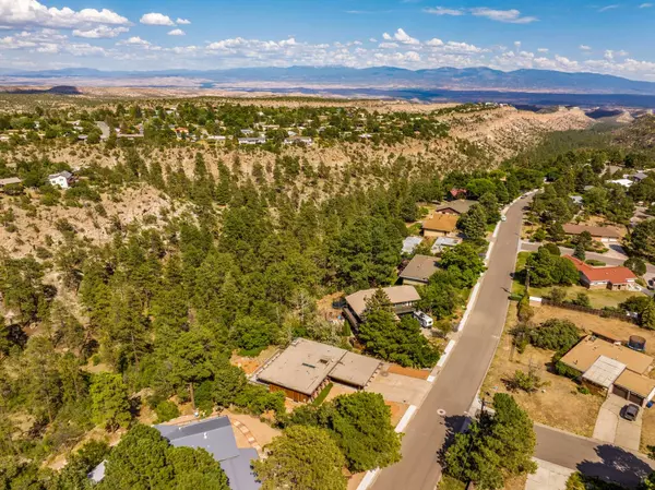 600 Camino Encantado, Los Alamos, NM 87544