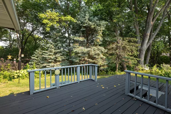 2904 Country Wood DR, Burnsville, MN 55337