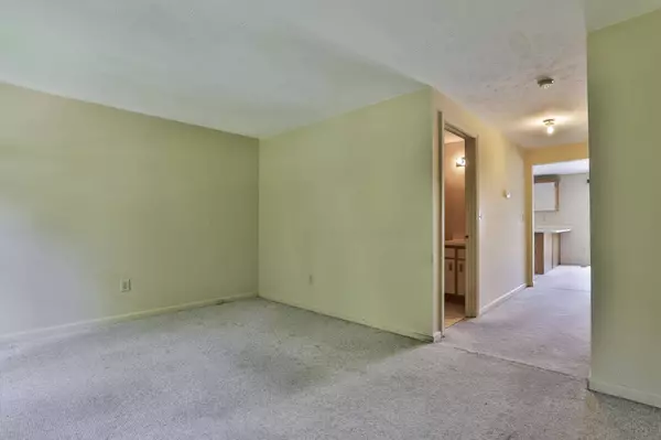 6 Highbridge Hill RD, Nashua, NH 03063