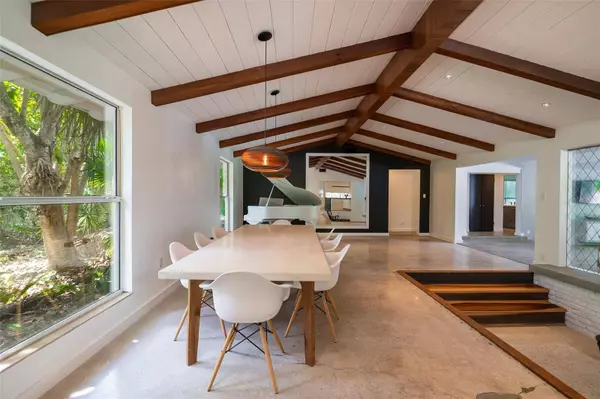 4144 SWIFT RD, Sarasota, FL 34231