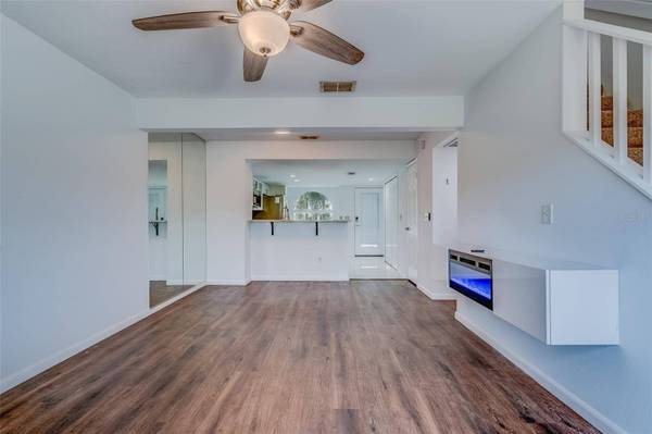 1303 BRIGADOON DR, Clearwater, FL 33759