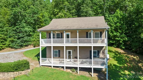 22 Autumn View DR, Hendersonville, NC 28792