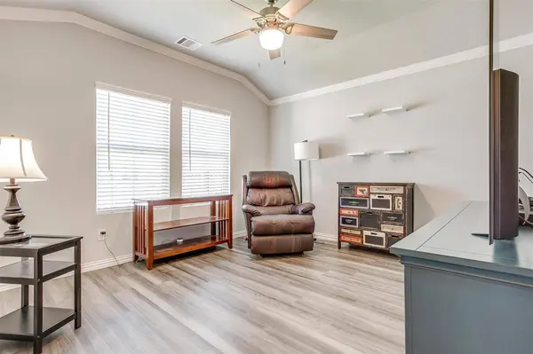 10517 Smiths Bend Road, Fort Worth, TX 76126