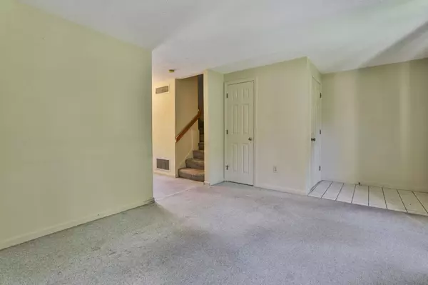 6 Highbridge Hill RD, Nashua, NH 03063