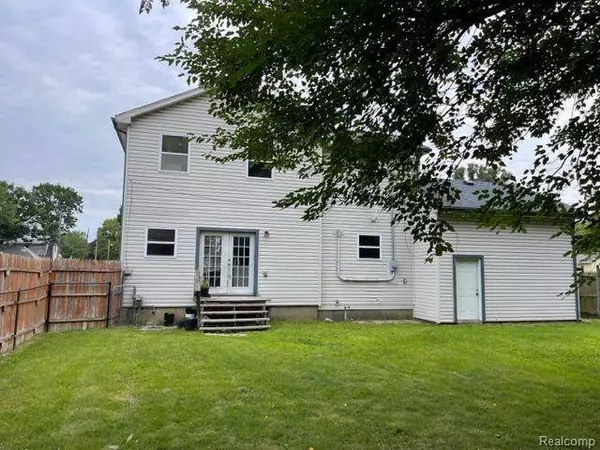 1106 E HAYES Avenue, Hazel Park, MI 48030