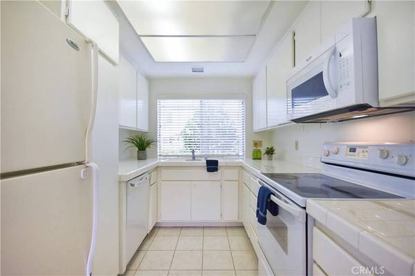 27 Sunflower #15, Irvine, CA 92604