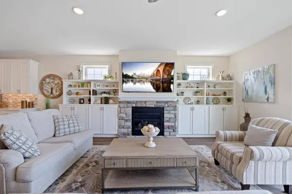 17932 Greenwich WAY, Lakeville, MN 55044