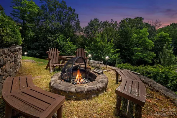 22 Autumn View DR, Hendersonville, NC 28792