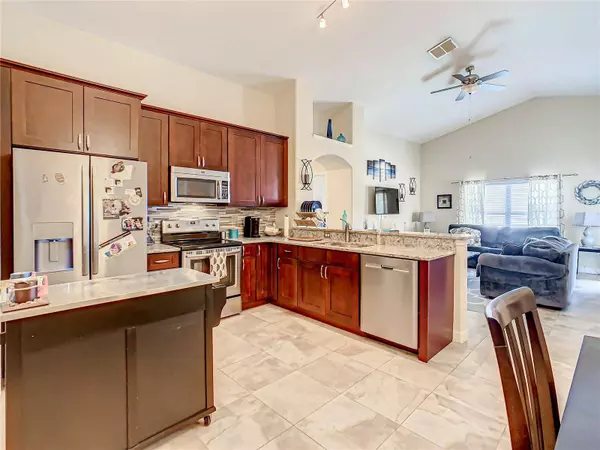 932 CASSIA DR, Davenport, FL 33897