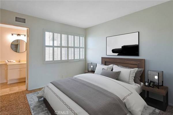 27 Sunflower #15, Irvine, CA 92604