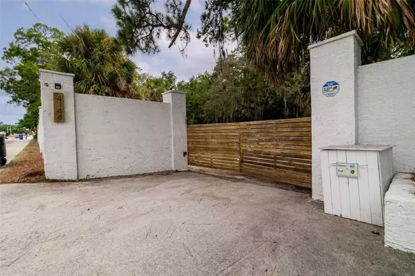 4144 SWIFT RD, Sarasota, FL 34231