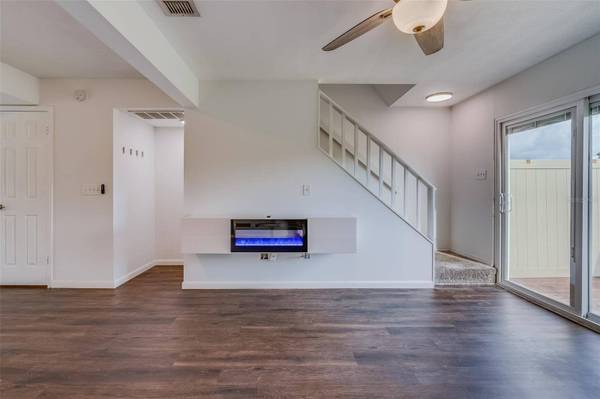 1303 BRIGADOON DR, Clearwater, FL 33759