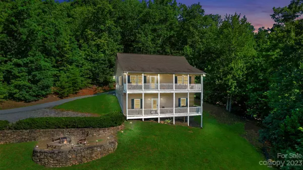 22 Autumn View DR, Hendersonville, NC 28792